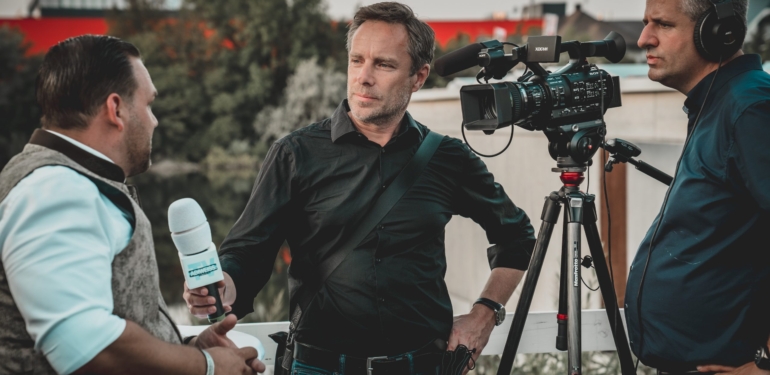 İbrahim Kalın şehitler anısına hazırlanan klipte yer aldı